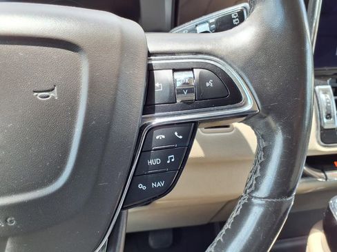 Used 2019 Lincoln Navigator Reserve AWD/4WD image 18