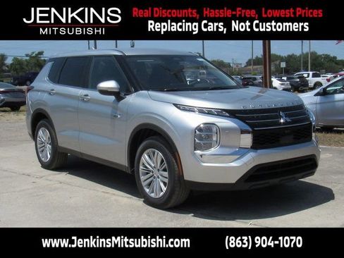 New 2025 Mitsubishi Outlander ES image 1