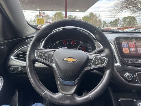 Used 2017 Chevrolet Malibu LT image 11