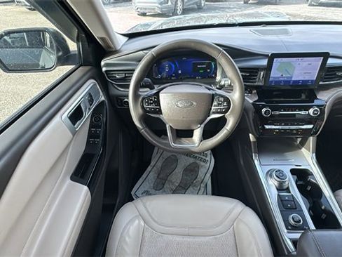 Certified 2023 Ford Explorer Platinum w/ Class IV Trailer Tow Package image 13