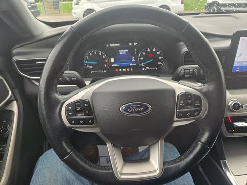 Used 2022 Ford Explorer XLT w/ Equipment Group 202A RWD image 13