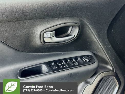 Used 2020 Jeep Renegade Limited image 17
