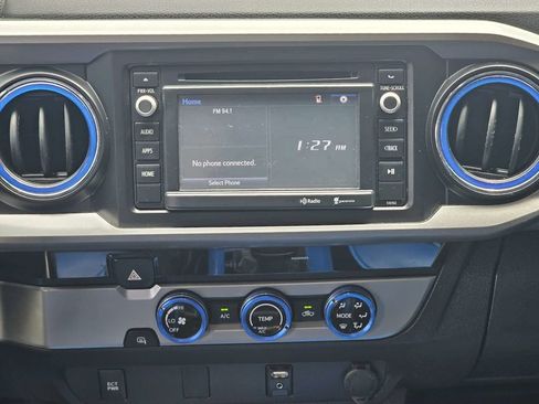 Used 2016 Toyota Tacoma SR5 RWD image 18
