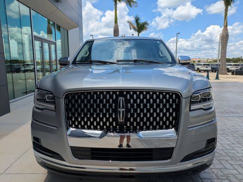 Used 2024 Lincoln Navigator L Black Label AWD/4WD image 3