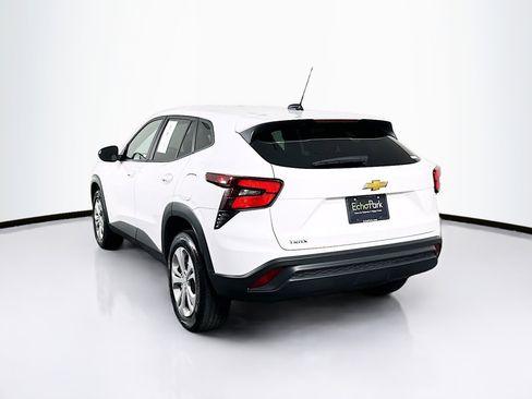 Used 2025 Chevrolet Trax LS FWD image 5