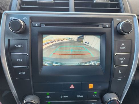 Used 2015 Toyota Camry LE image 17