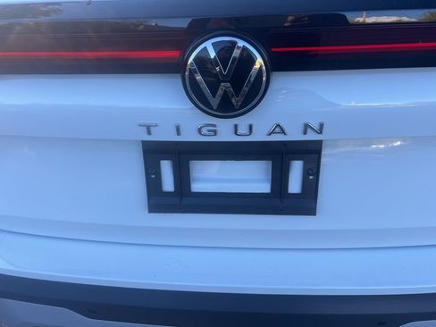 New 2026 Volkswagen Tiguan SE image 9