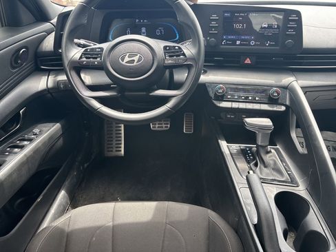 Used 2025 Hyundai Elantra Sport FWD image 11