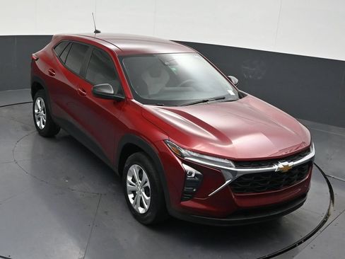 Used 2024 Chevrolet Trax LS FWD image 21