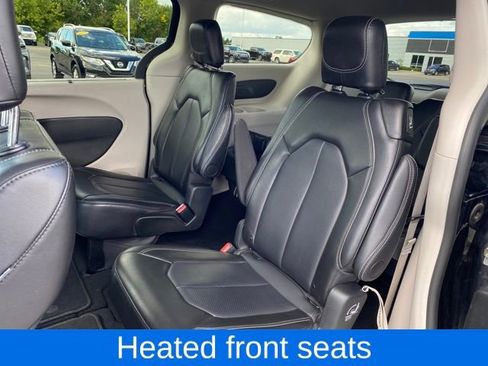 Used 2024 Chrysler Pacifica Touring-L image 19