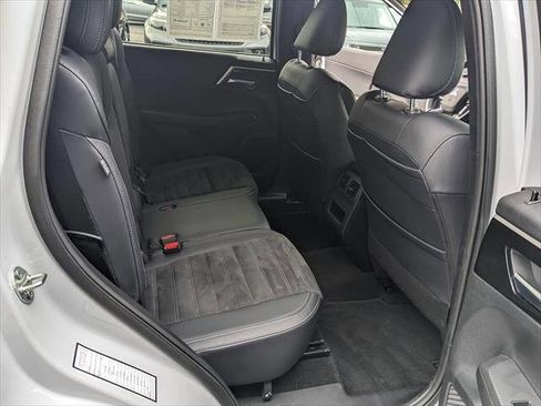 Used 2024 Mitsubishi Outlander SE image 14