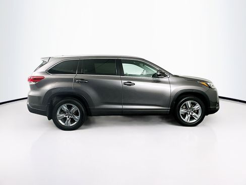 Used 2017 Toyota Highlander Limited image 10