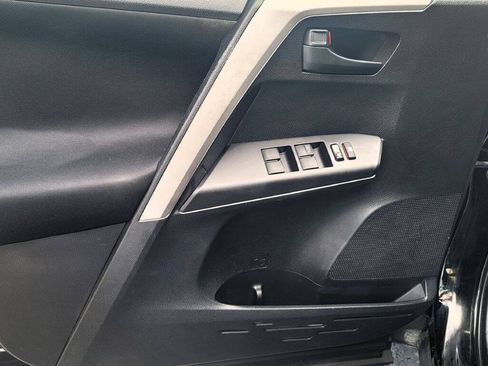 Used 2017 Toyota RAV4 LE FWD image 20