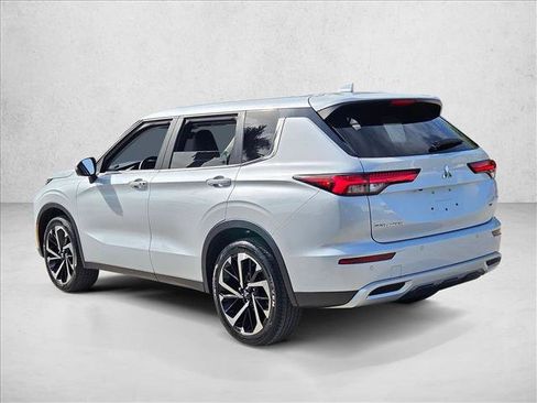 Used 2023 Mitsubishi Outlander SE FWD image 8