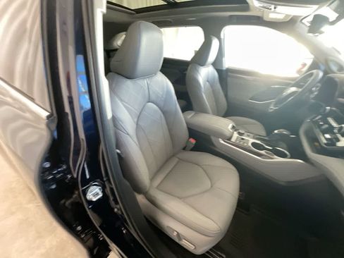 New 2026 Toyota Highlander Platinum image 26