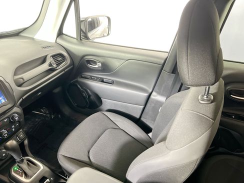 Used 2019 Jeep Renegade Altitude w/ Quick Order Package 2XM image 21