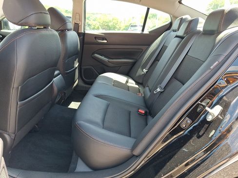 Used 2019 Nissan Altima 2.5 SR FWD image 11