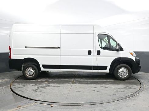 Used 2024 RAM ProMaster 2500 w/ Convenience Group FWD image 8