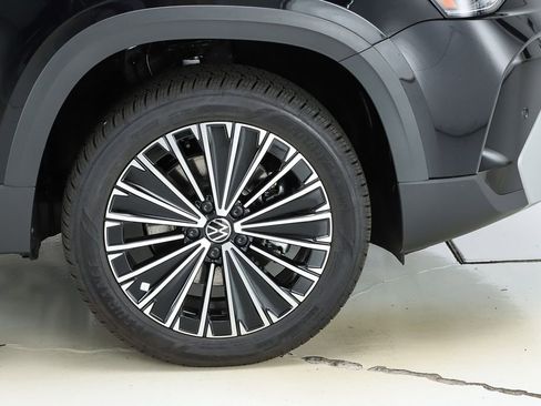 New 2026 Volkswagen Taos SE FWD image 51