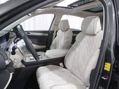 Certified 2025 Genesis GV80 3.5T Prestige AWD/4WD image 5