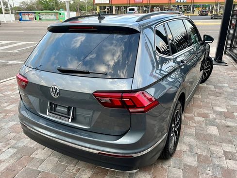 Used 2021 Volkswagen Tiguan SE w/ Panoramic Sunroof Package image 2
