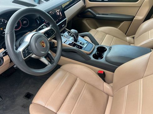 Used 2023 Porsche Cayenne image 9