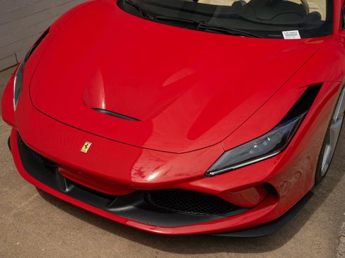 Used 2023 Ferrari F8 Tributo RWD image 10
