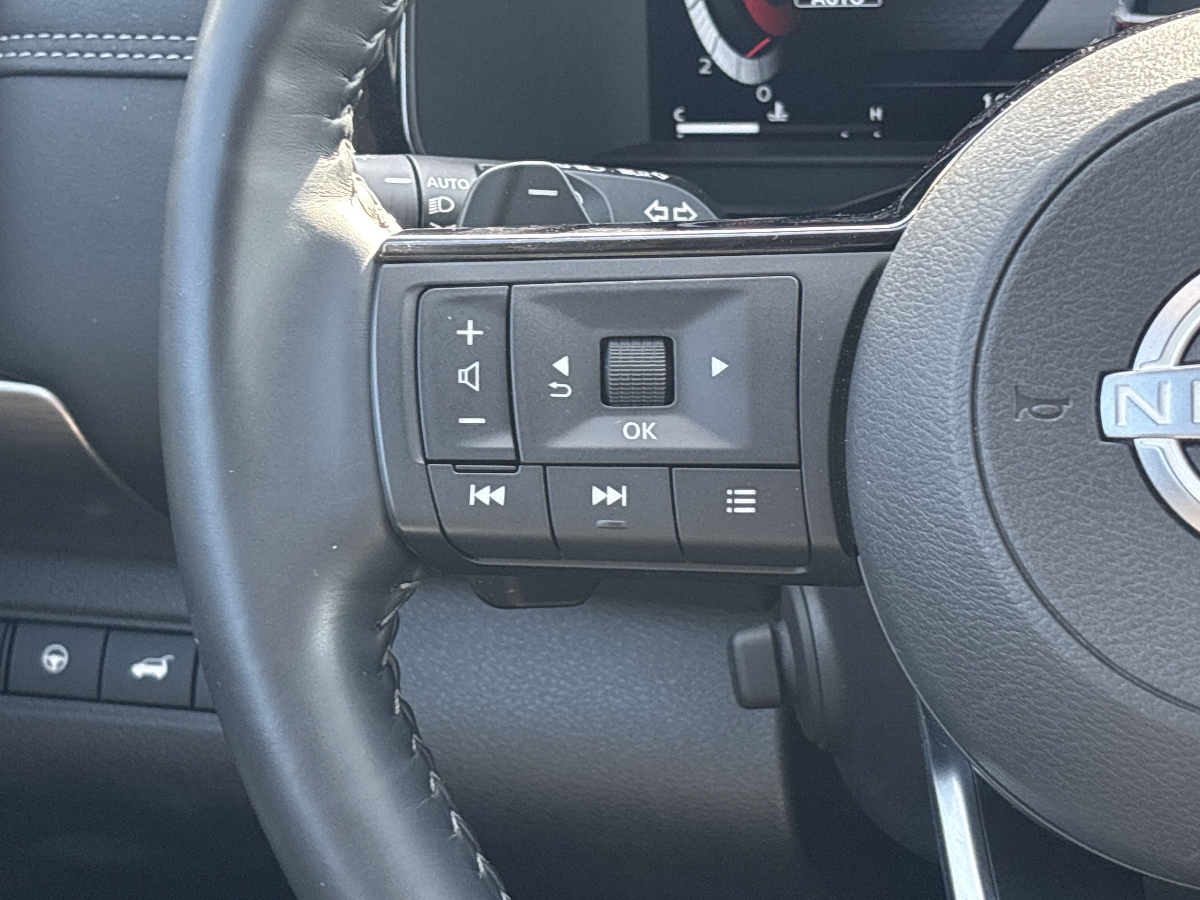 Used 2024 Nissan Pathfinder Platinum AWD/4WD image 8
