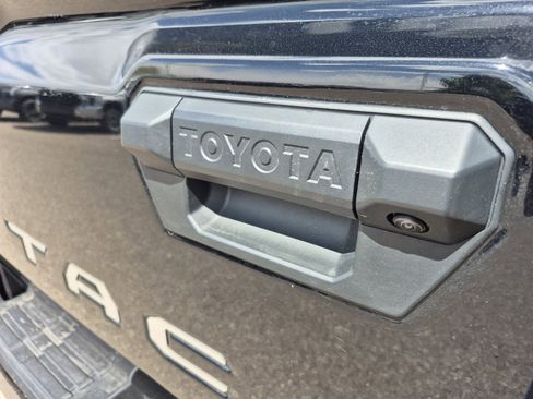 Used 2025 Toyota Tacoma SR5 AWD/4WD image 22