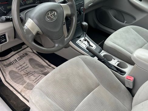 Used 2010 Toyota Corolla LE image 4
