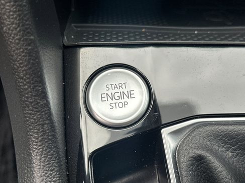 Used 2023 Volkswagen Taos SE image 33