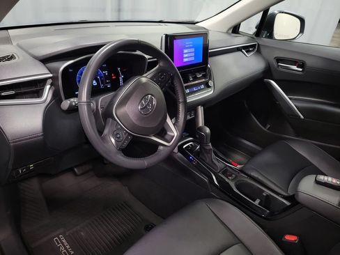 Used 2023 Toyota Corolla Cross XLE w/ Convenience Package FWD image 17