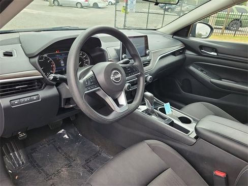 Used 2024 Nissan Altima 2.5 SV image 10