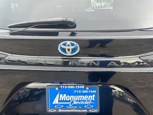 Used 2021 Toyota Sienna XLE FWD image 11