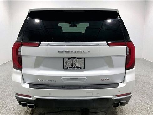 Used 2025 GMC Yukon Denali w/ Sun & Power Step Package image 6