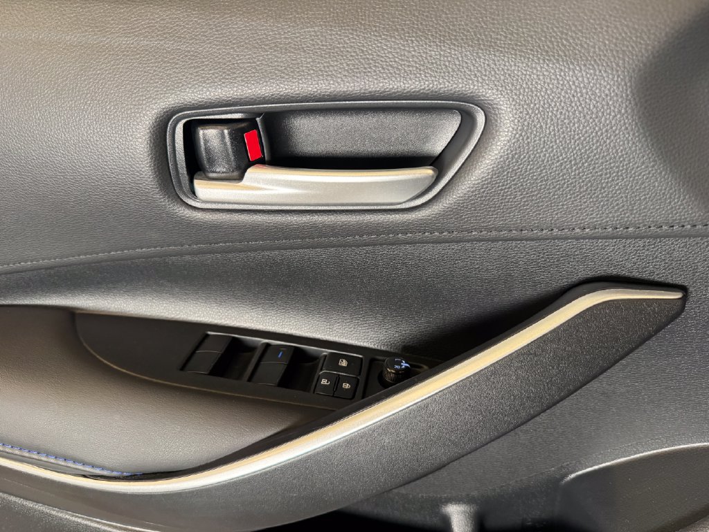 Used 2020 Toyota Corolla SE FWD image 18