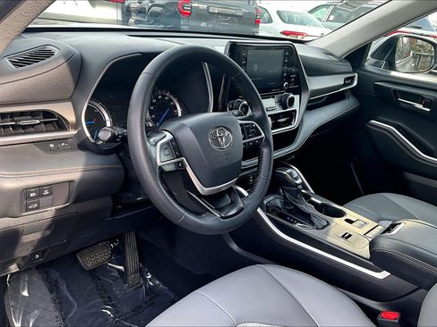 Used 2022 Toyota Highlander Bronze Edition image 13