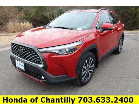 Used 2024 Toyota Corolla Cross XLE w/ Convenience Package image 3