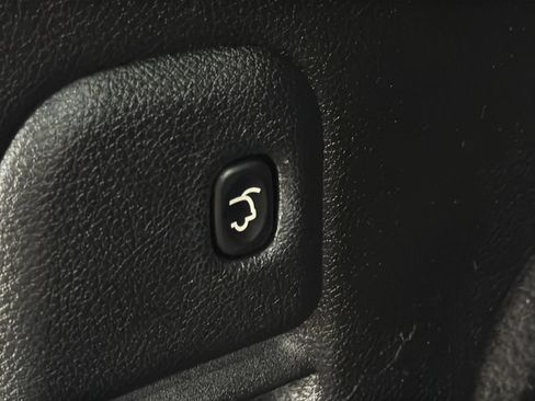 Used 2020 Jeep Grand Cherokee Altitude AWD/4WD image 9