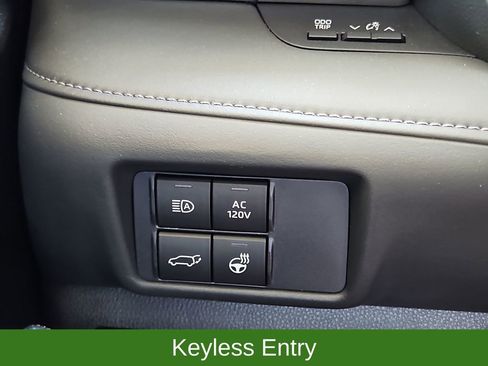 Used 2021 Toyota Highlander Limited AWD/4WD image 15