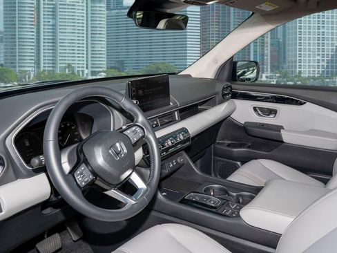 Certified 2025 Honda Pilot EX-L image 17