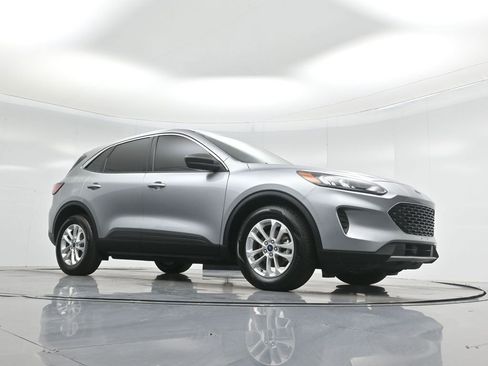 Used 2022 Ford Escape SE image 4