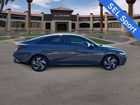 Used 2025 Hyundai Elantra Sport FWD image 8