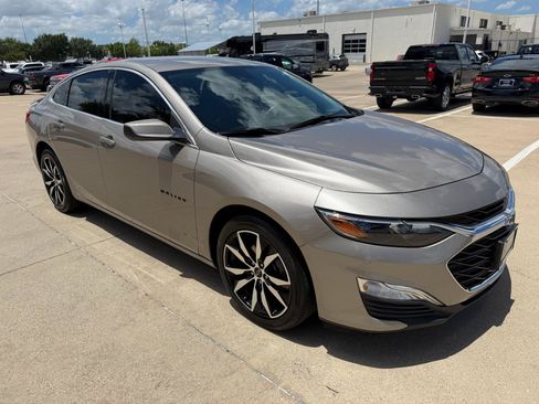 Used 2024 Chevrolet Malibu RS FWD image 2