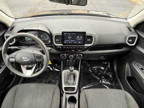 Used 2023 Hyundai Venue SE w/ Cargo Package FWD image 11