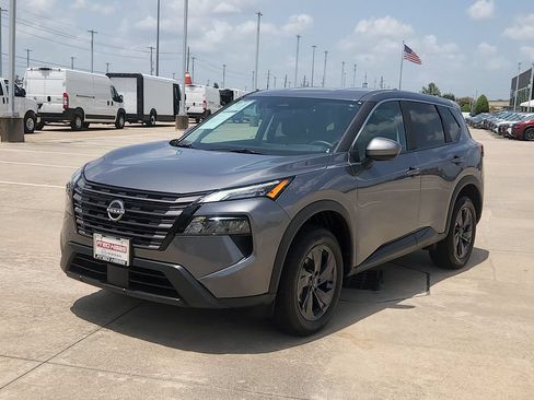 Used 2026 Nissan Rogue SV FWD image 9