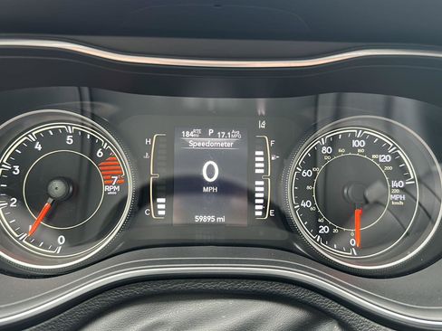 Used 2021 Jeep Cherokee Latitude Plus image 28