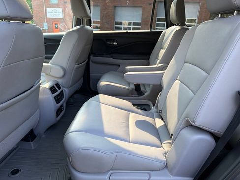 Used 2019 Honda Pilot Touring image 29