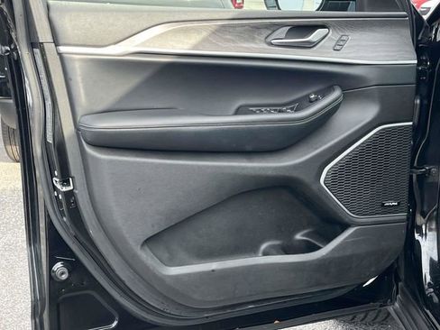 Used 2022 Jeep Grand Cherokee L Limited image 14