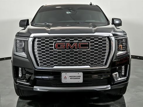 Used 2022 GMC Yukon XL Denali w/ Denali Premium Package AWD/4WD image 4